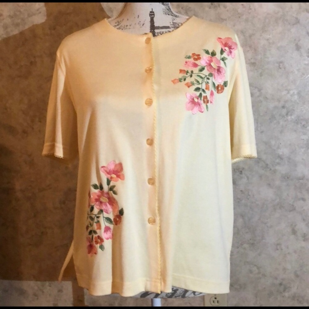 BUY IT NOW! GETTING READY TO DONATE!! Bon Ton Floral Button Down Sweater.